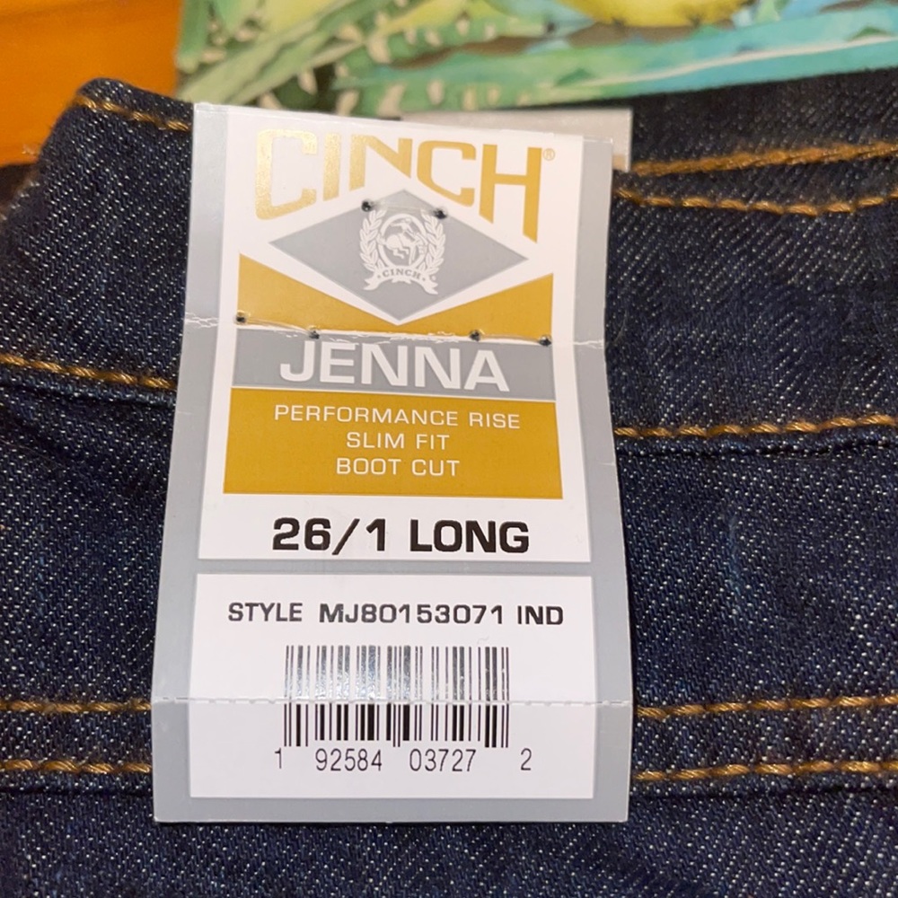 Size 1 Long Cinch jeans, style : jenna slim, waist : 26